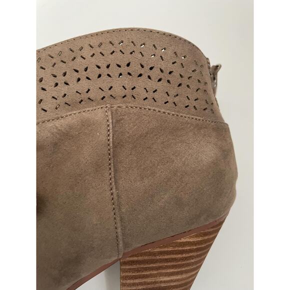 Violet & Red Jackson Heeled Boots Bootie Tan Size 8.5 NEW - Picture 5 of 9